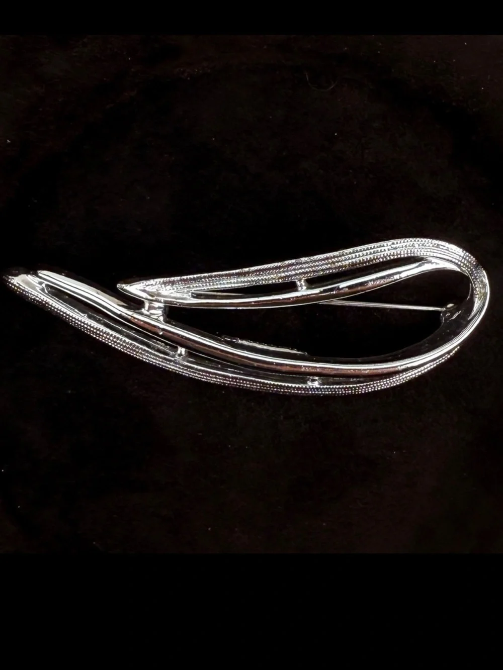 Vintage Sarah Coventry Silvertone brooch pin